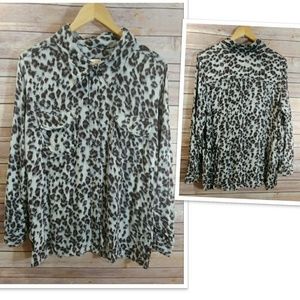 🔽➕ Jaclyn Smith 💜 Animal Print Blouse